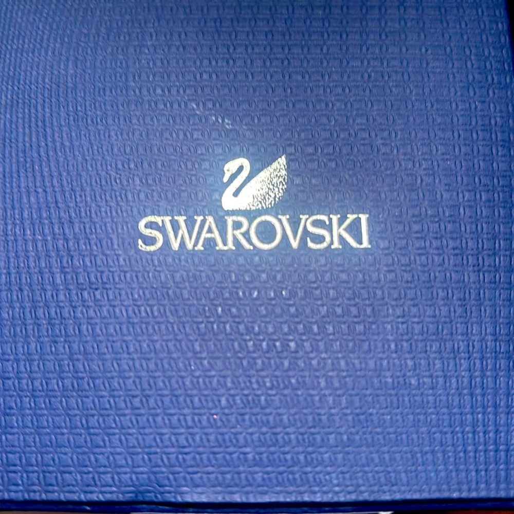 Swarovski crystal and pearl earrings and necklace.